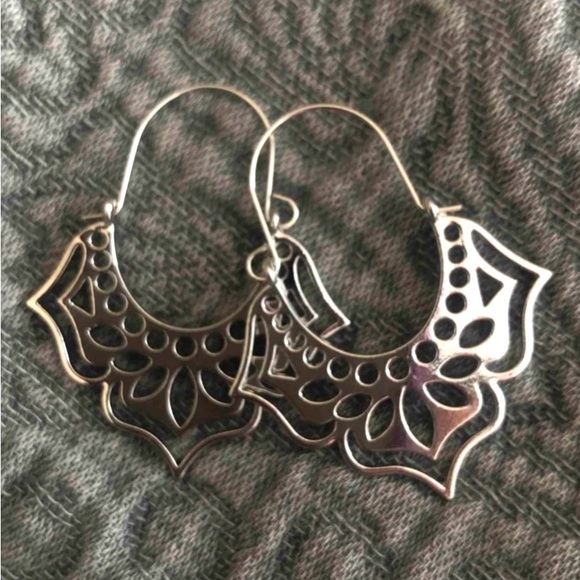 “Perforated Lotus” Lacey Punctured Ethnic Bollywood Floral Flower Petal Hoops - Picture 16 of 16